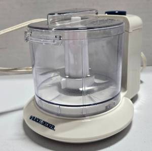 lot 293 image: Black & Decker Small Food Processor, tested & works.
