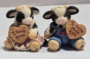 lot 302 image: Marys Moo Moos Cow Figurine Set with I Love Moo Heart Signs