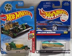 lot 304 image: (2) Collectable Hot Wheels 164 Scale Die-Cast Vehicles