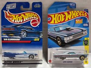 lot 306 image: (2) Collectable Hot Wheels 164 Scale Die-Cast Vehicles