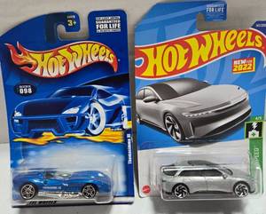 lot 309 image: (2) Collectable Hot Wheels 164 Scale Die-Cast Vehicles