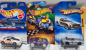 lot 314 image: (3) Collectable Hot Wheels 164 Scale Die-Cast Vehicles