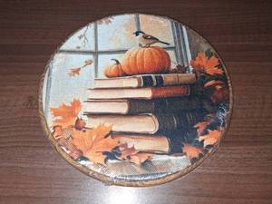 lot 5388 image: 10 Inch Diameter Circular Autumn Canvas Hanging Art With Hook