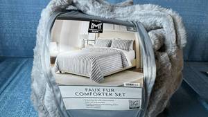 lot 2001 image: Members Mark Faux Fur Comforter Set. Size King. Color Gray.