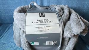 lot 2003 image: Members Mark Faux Fur Comforter Set. Size FullQueen. Color Gray.