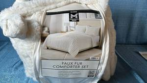 lot 2005 image: Members Mark Faux Fur Comforter Set. Size King. Color White.
