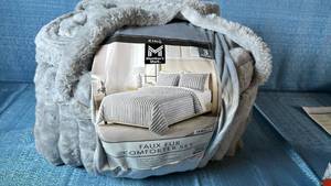 lot 2006 image: Members Mark Faux Fur Comforter Set. Size King. Color Gray.