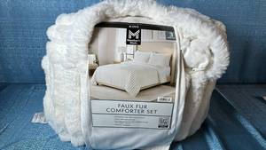 lot 2010 image: Members Mark Faux Fur Comforter Set. Size King. Color White.