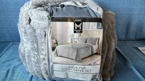 lot 2015 image: Members Mark Faux Fur Comforter Set. Size King. Color Gray.