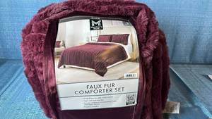 lot 2040 image: Members Mark Faux Fur Comforter Set. Size King. Color Wine.