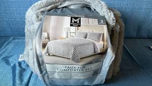 lot 2049 image: Members Mark Faux Fur Comforter Set. Size FullQueen. Color Gray.