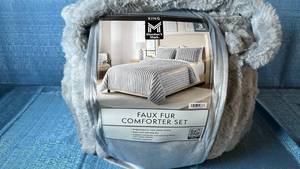 lot 2051 image: Members Mark Faux Fur Comforter Set. Size King. Color Gray.
