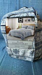 lot 2057 image: Members Mark Plush Comforter Set. Size King.