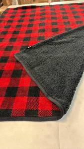 lot 2059 image: Members Mark Plush Throw Blanket. 60x70��. Color RedBlack Plaid.