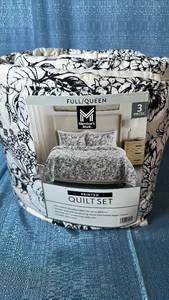 lot 2061 image: Members Mark Printed Quilt Set. Size FullQueen.