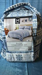 lot 2064 image: Members Mark Plush Comforter Set. Size King.