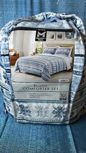 lot 2065 image: Members Mark Plush Comforter Set. Size King.