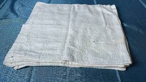 lot 2074 image: 10 White Hand Towels.