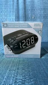 lot 2078 image: Sharp Digital AMFM Alarm Clock Radio