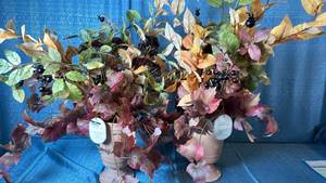 lot 2083 image: Pair of ��31 Threshold Faux Arrangements.