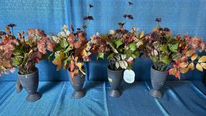 lot 2099 image: Two Pairs of Threshold 18�� Faux Arrangements.