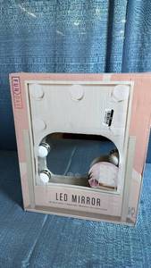 lot 8070 image: Fun Day LED Makeup Mirror with 360° Rotation