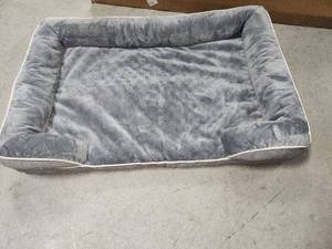lot 15529 image: EHEYCIGA Dog Bed 43x28 - Retail $0