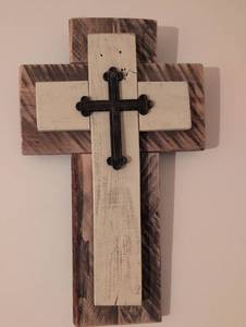lot 149 image: Rustic Wood Wall Cross with Metal Accent