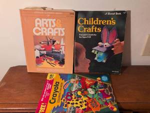 lot 158 image: Childrens Craft Books Bundle - Arts & Crafts and Crayola Coloring