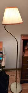 lot 116 image: Mid-Century Gooseneck Floor Lamp