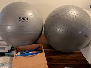 lot 222 image: Exercise Ball Set with Pump