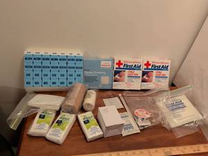 lot 173 image: Medical Supply Bundle with Pill Organizer