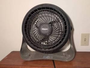 lot 255 image: Holmes Blizzard Electric Fan Model HAPF322