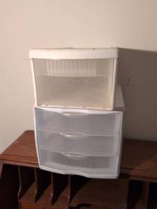 lot 262 image: Sterilite 3-Drawer Storage Container