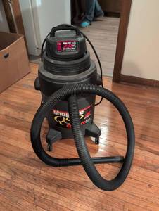 lot 263 image: Shop-Vac QSP 6-Gallon WetDry Vacuum