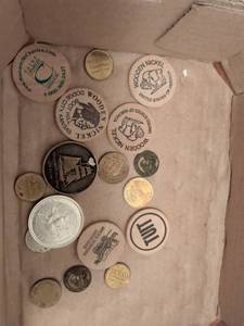 lot 192 image: Mixed Token Collection - Wooden Nickel and Commemorative Coins