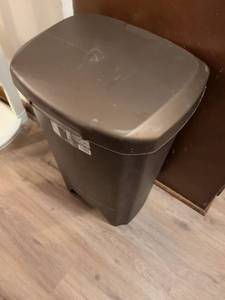 lot 270 image: Hefty Select Step-On Trash Can 12.19 Gallon