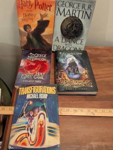 lot 197 image: Fantasy Book Collection - Popular Series Bundle