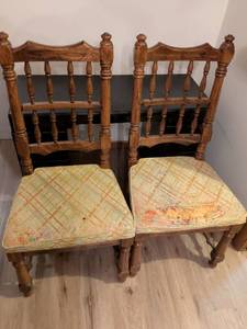 lot 290 image: Traditional Wooden Spindle Back Dining Chairs
