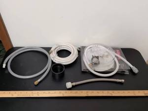 lot 297 image: Delta Universal Side Spray and Hose Kit