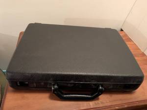 lot 228 image: Samsonite Broker GL Hard Shell Briefcase