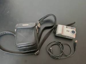 lot 341 image: HP Photosmart 120 Digital Camera with Case and USB Cable