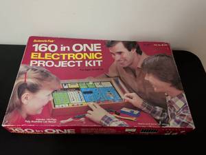 lot 373 image: Science Fair 160-in-1 Electronic Project Kit