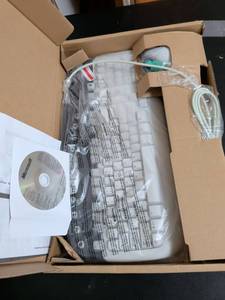 lot 379 image: Microsoft MultiMedia Optical Value Pack PS2