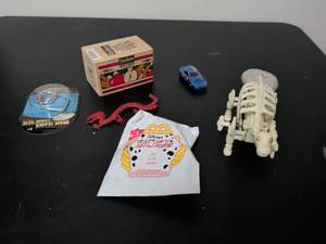 lot 393 image: McDonalds 101 Dalmatians Happy Meal Dinosaur Toy Set