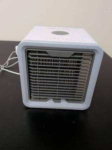 lot 402 image: Arctic Air Personal Space Cooler