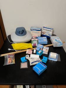 lot 422 image: Medical Supply Kit with Electric Heating Pad