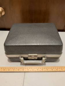 lot 441 image: Relax Acizor Electric Massage Device with Case