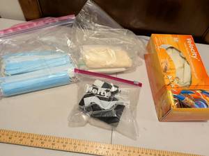lot 442 image: Disposable Face Masks and Storage Bags Set