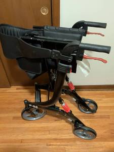 Drive Medical F32 Lightweight Rollator Walker